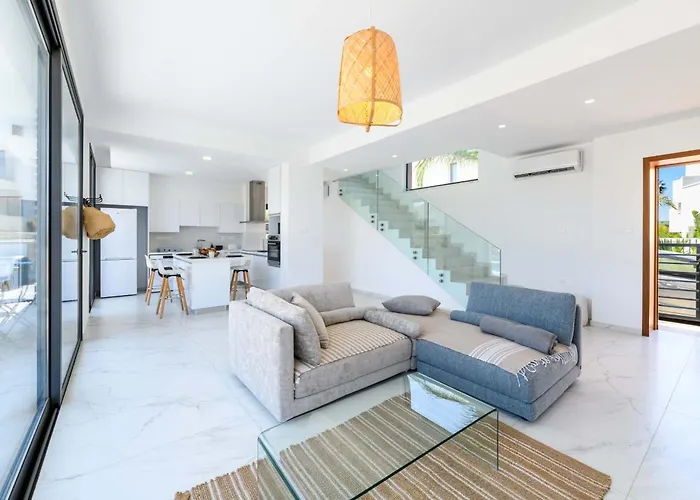 By The - White Coral Villa *