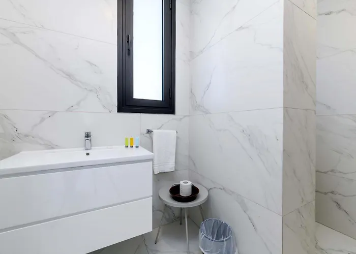 By The - White Coral ヴィラ プロタラス